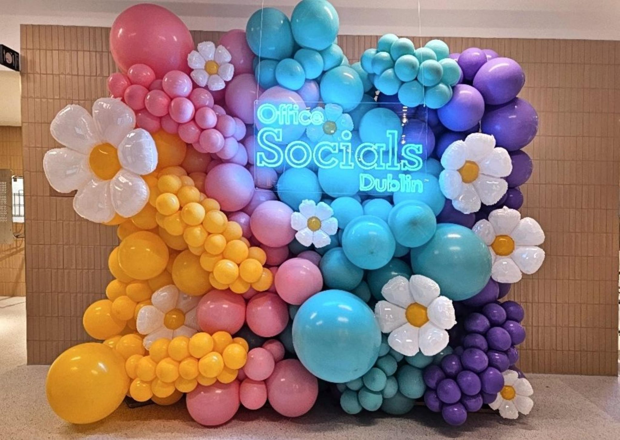 summer balloon wall